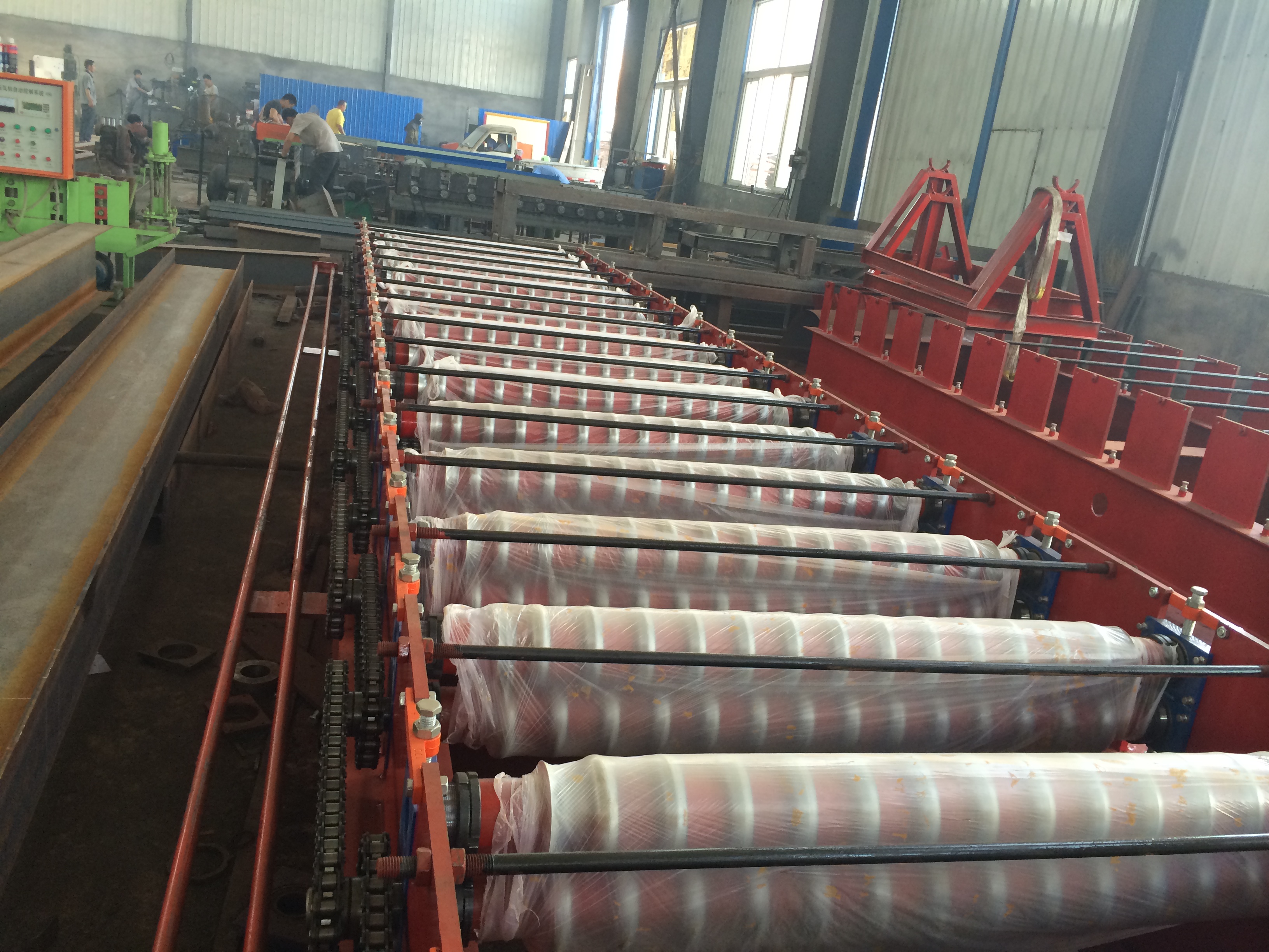 Corrugated roof sheet roll forming machine