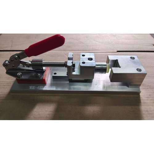 Прыстасаванне для праверкі герметычнасці геліем