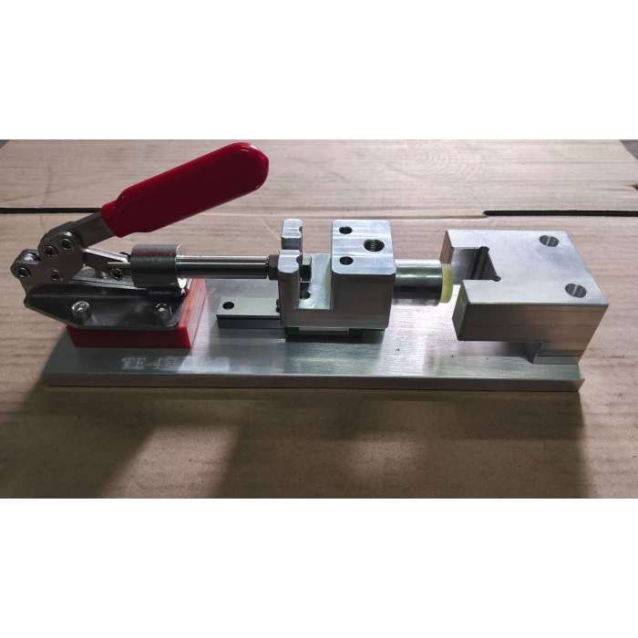 Прыстасаванне для праверкі герметычнасці геліем