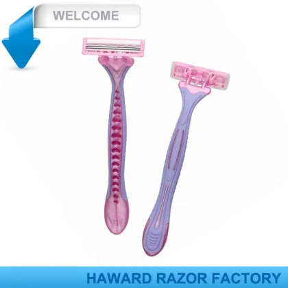 triple blade with lubricant strip , rubber handle styling lama di rasoio