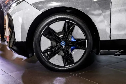 Bavarianmotorwork IX Hot Sale 566km Pure Electric Car Medium Large SUV New Energy Vehicles 4WD High Performance Max Speed 250km