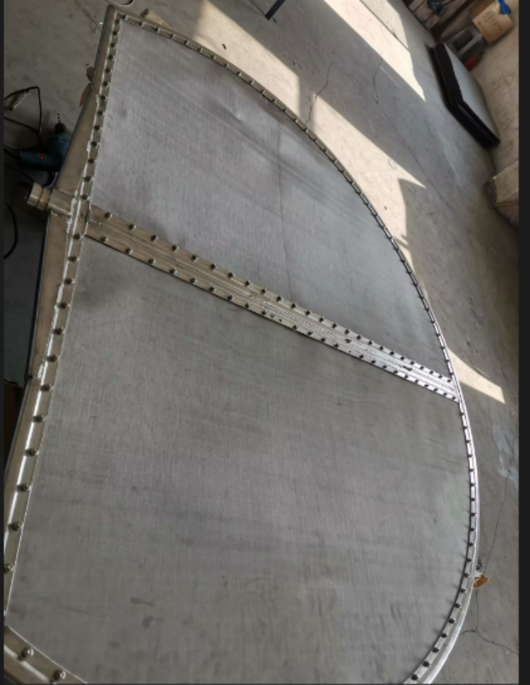 Pressure wire mesh filter plate