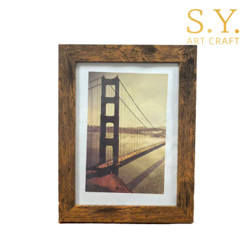 إطار صور خشبي عتيق باللون البني الفاخر