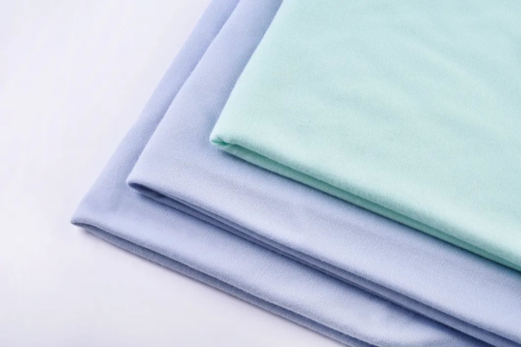 ผ้าประสานย้อมโพลีเอสเตอร์รีไซเคิลน้ำหนักปานกลางคุณภาพสูงสำหรับชุดกีฬา