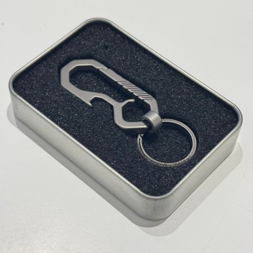 Тытанавы брелка - геаметрычны мінімалізм, штодзённы істотны