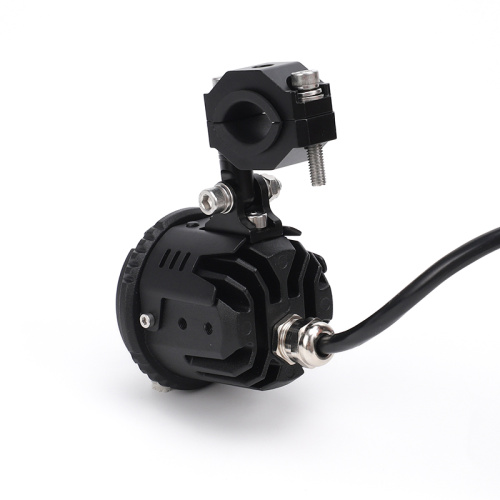 મોટરસાયકલ બુદ્ધિશાળી પ્રકાશ-નિયંત્રિત સ્પોટલાઇટ પીળી-સફેદ પ્રકાશ એલ્યુમિનિયમ એલોય ઉચ્ચ-તેજસ્વી હેડલાઇટ