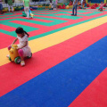 lindos tapetes de jardim de infância ao ar livre cobrindo