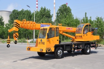 Piccola gru mobile da 8 tonnellate