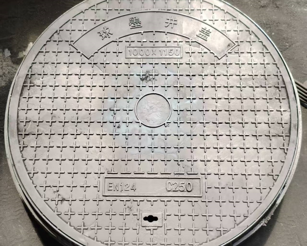 c250 manhole cover