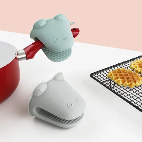 Anti-Skid Multi-Purpose Silicone Oven Mitts and Pot Holders - Cute Kitchen Accessory Set for Safe Handling of Hot Dishes