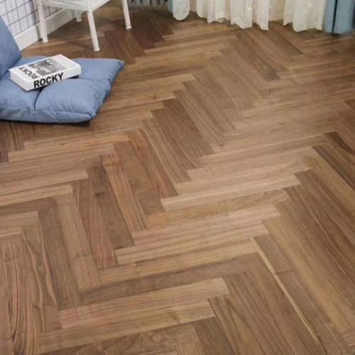 Parquet en espiga de nogal americano chevron