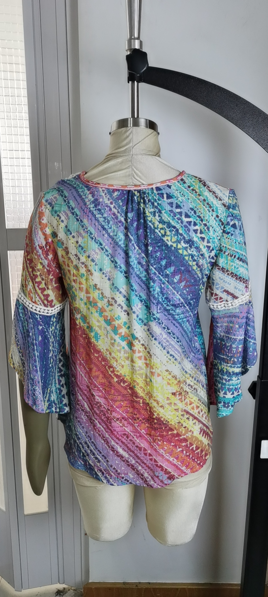 Colour Printed Lace Neckline Blouse For Ladies