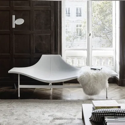 Modern Italian Leather Manta Ray Lounge Chair for Luxurious Living Rooms