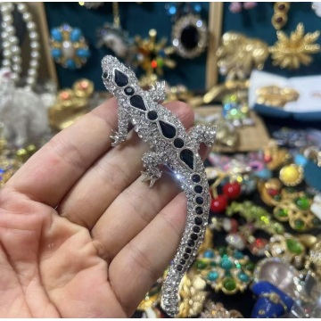 Alta habilidade Little Lizard Broche
