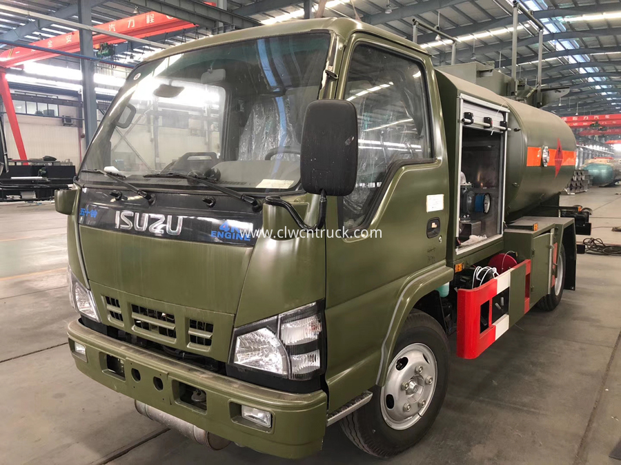 ISUZU Military aircraft refueling truck