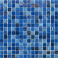 Mosaïque de verre adhésif à l&#39;extérieur de la piscine blues carreaux