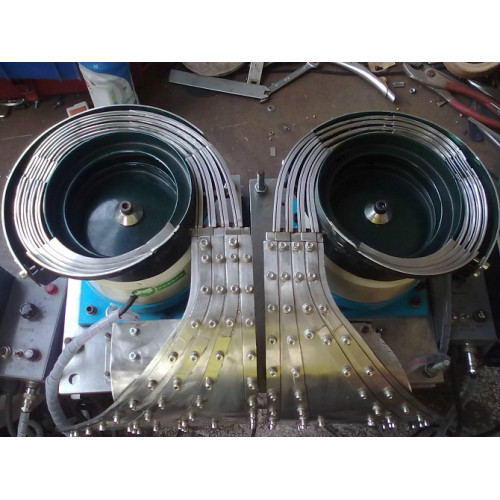 Bowl feeder with hopper