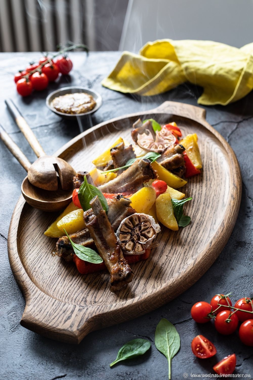 Factory Wholesale New Fashion Modern Style Cake Food Kitchen Coffee Small Wood Dinner Serving Tray