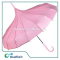 ピンクのポークドットパゴダの傘