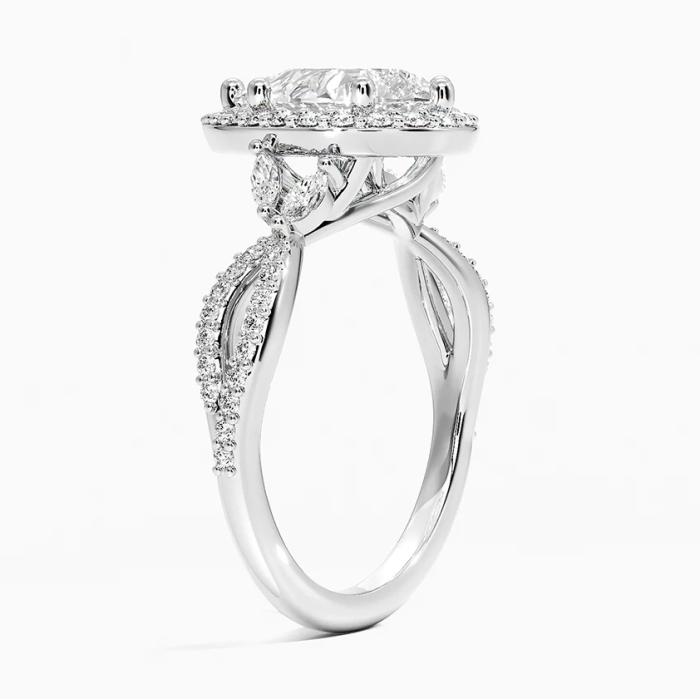 แหวนรัศมีทรงแพร์คัททองคำขาว 18K