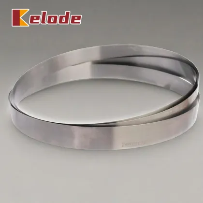 Accurate paper cutting saw