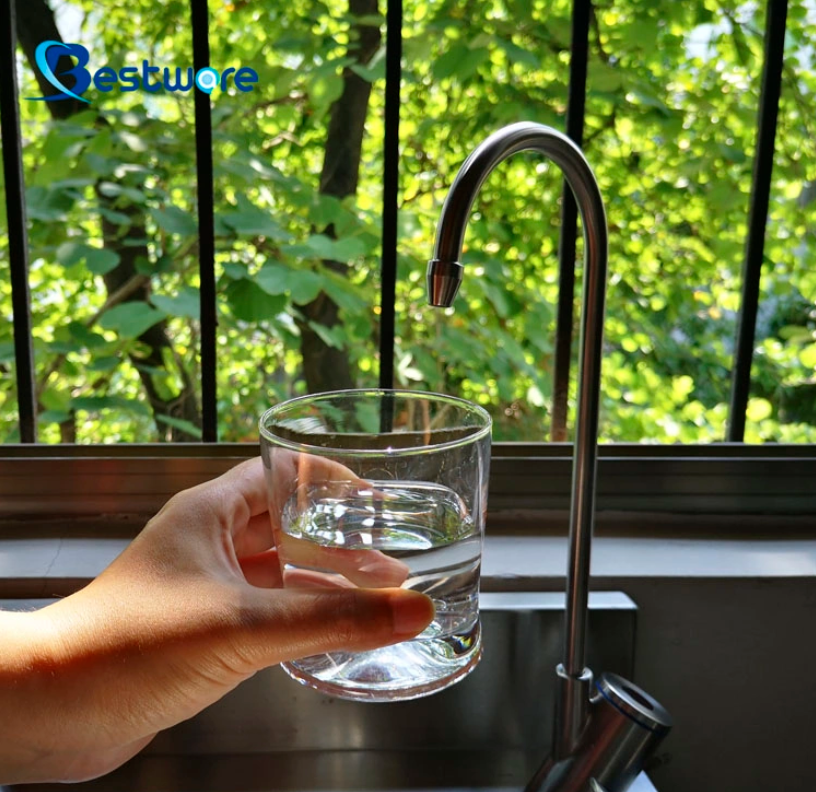 Drinking water bubble faucet with sensor