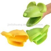LFGB approved non-stick custom MiKi mouse shape silicone mitt for bake