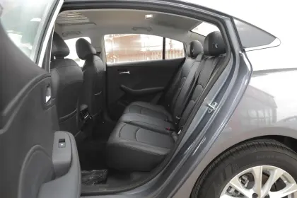 2023 Stylish Fast Charging Roewe i5 SUV with CVT Transmission in Stock