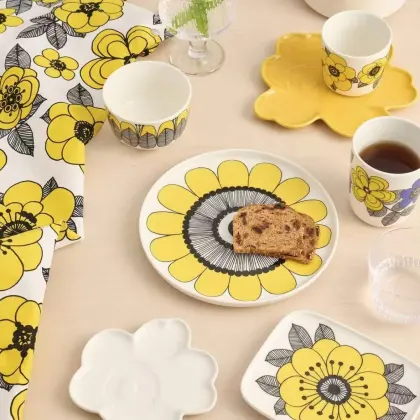 Sunflower Art Cups: Yellow Rose Inspired Tableware
