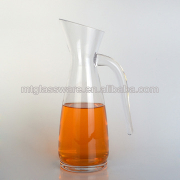 clear glass water caraf The knife cut the mouth with handle