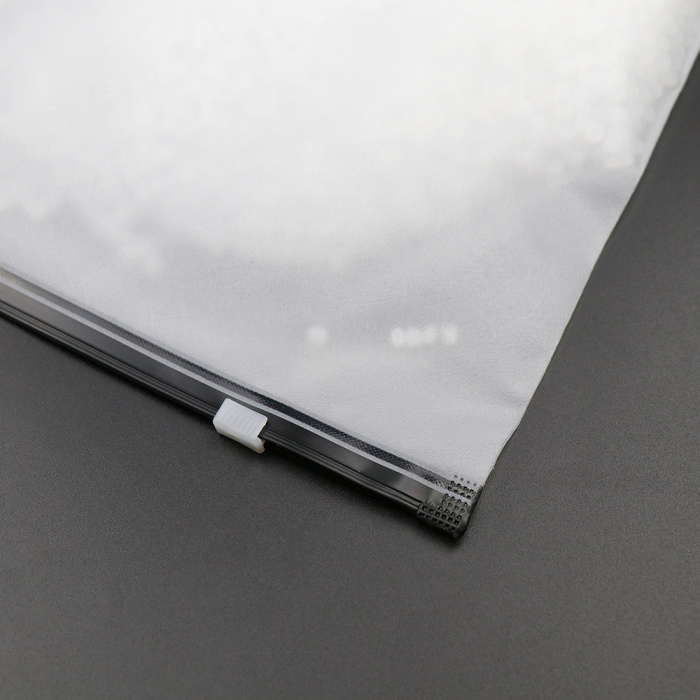 ຖົງທີ່ໃຊ້ແລ້ວທີ່ໃຊ້ໃນການຂົນສົ່ງເຄື່ອງນຸ່ງຫົ່ມທີ່ມີຂົນສົ່ງ