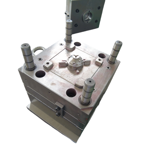 У сэканд -хэна выкарыстоўваецца пластыкавая машына для ліцця ўмоўных ін'екцый