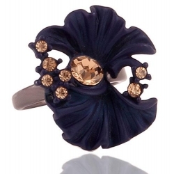 Lacquer flower ring