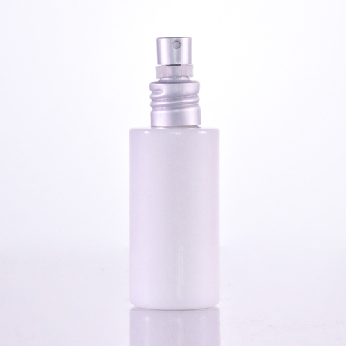 Flat shoulders glass bottle with silver pump