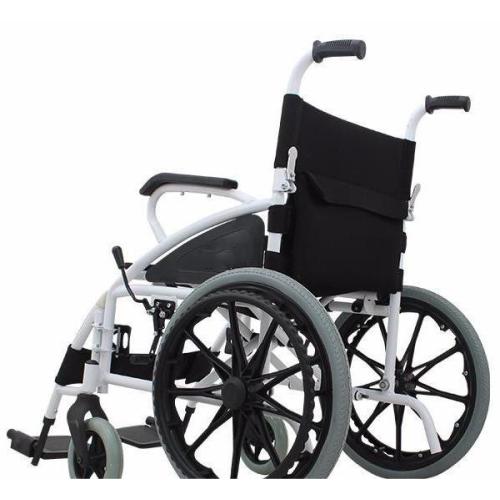 Черная складная электрическая инвалидная коляска