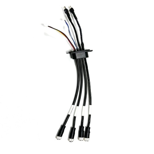 Gruppo cavi multiporta passante per montaggio a pannello con connettori Micro USB RS232 RS485