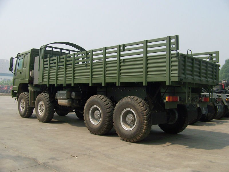 شاحنة نقل البضائع ساينو تراك 8 × 8 ذات الدفع الرباعي