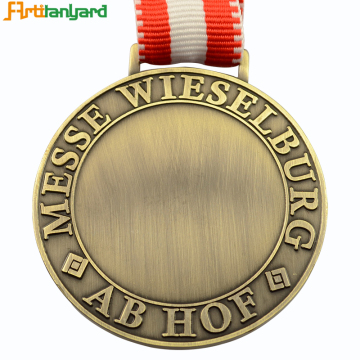 Niestandardowy pusty grawerowany medal sportowy ze wstążką