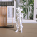 Estatueta impressa em 3D de Goku branco pérola