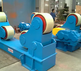 Single-driving self-alignment welding turning-roll