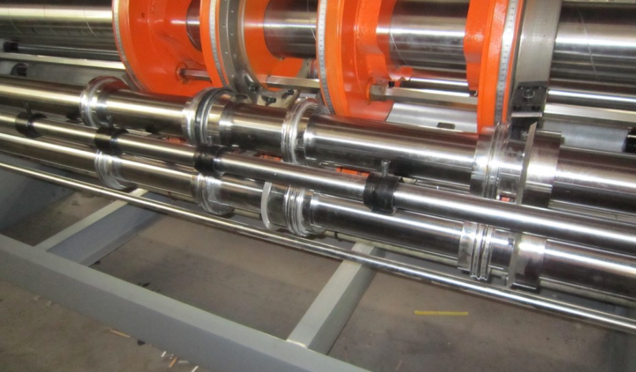 Semiautomatic rotary slotting machine