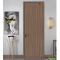 パネル付きの内部の固体木製ドア