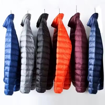 Großhandel Custom Plain 90% Duck Down wasserdichte Kapuzenkupplungsjacken für Männer und Frauen
