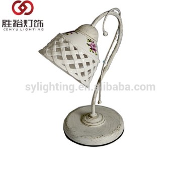 2015 new design white color modern led table lamp