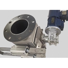 Rotating magnetic rod filter