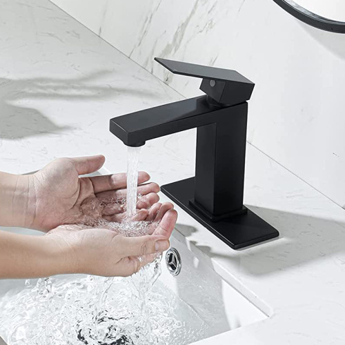 Schwarzer Badezimmer-Wasserhaarige Wasserfall-Taps-Quadrat von Messing