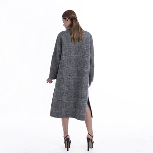 Cappotto di cashmere a quadri dritto alla moda