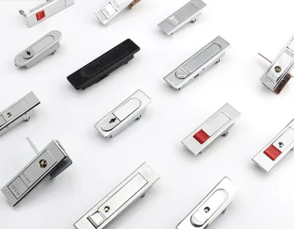 Turn the cabinet door lock with dustproof hands