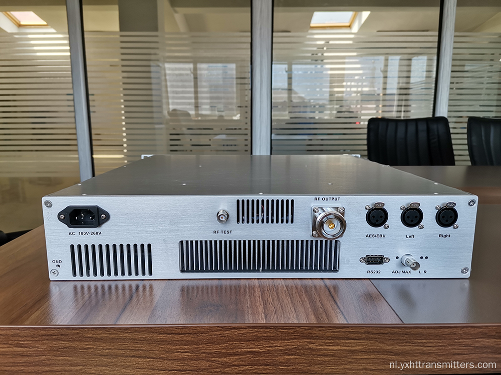 300W FM-zender voor radiostation