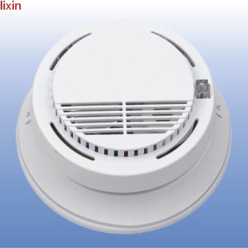Ionization smoke detector with transmitting & receiving base
